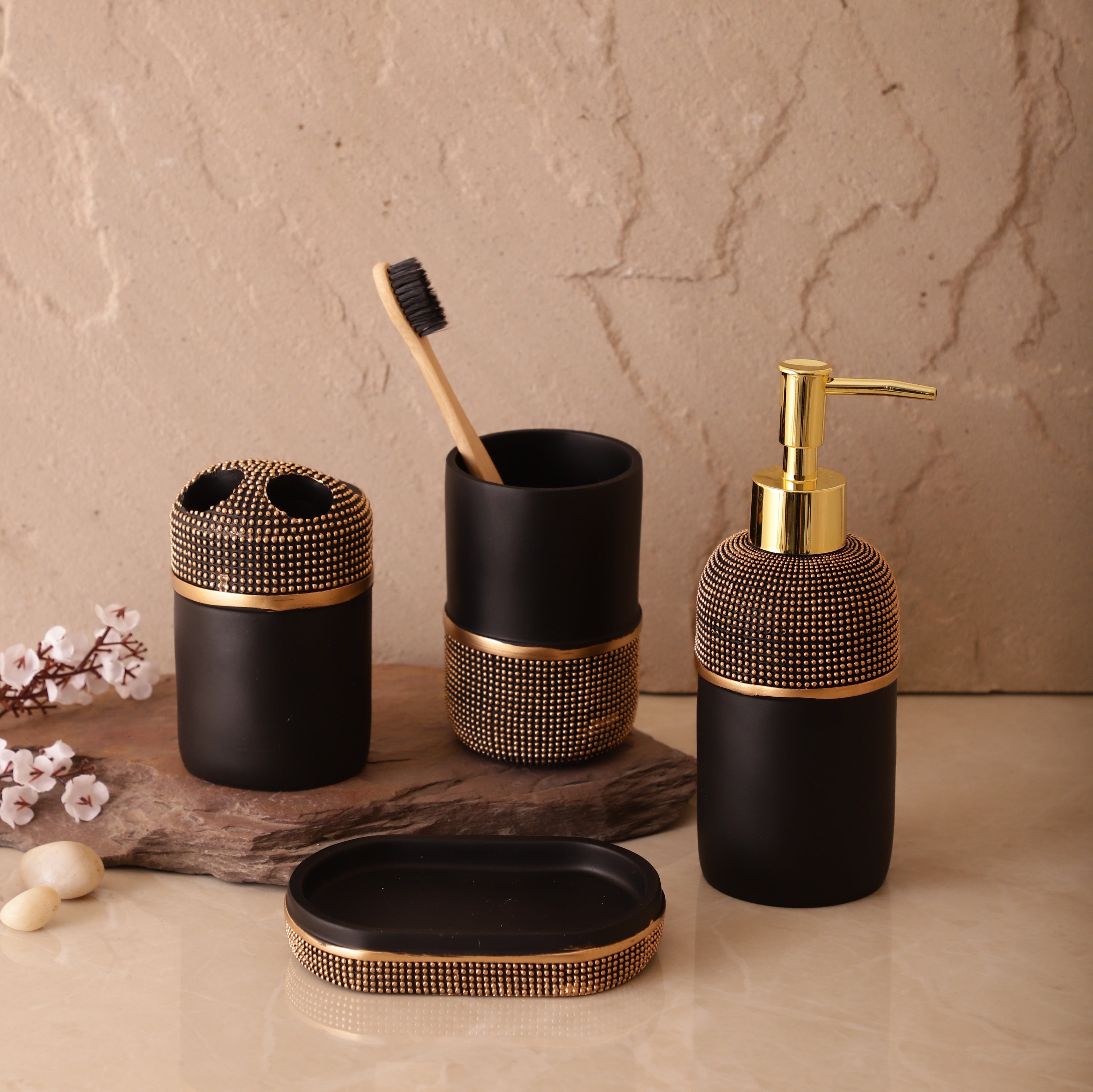 Pebbled Luxe 4 Piece Bath Set (Black/Gold)