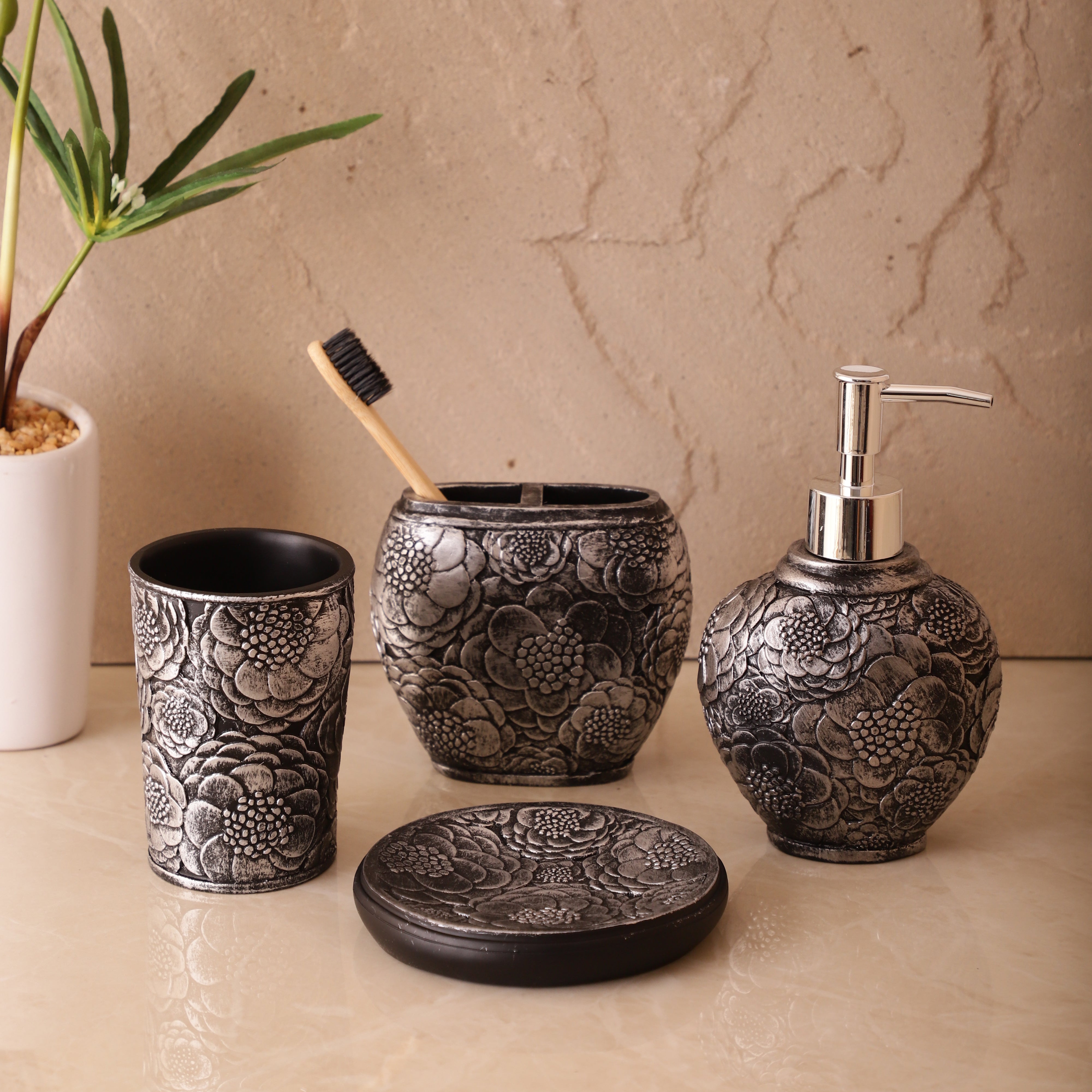 Floral Motif 4 Piece Bath Set