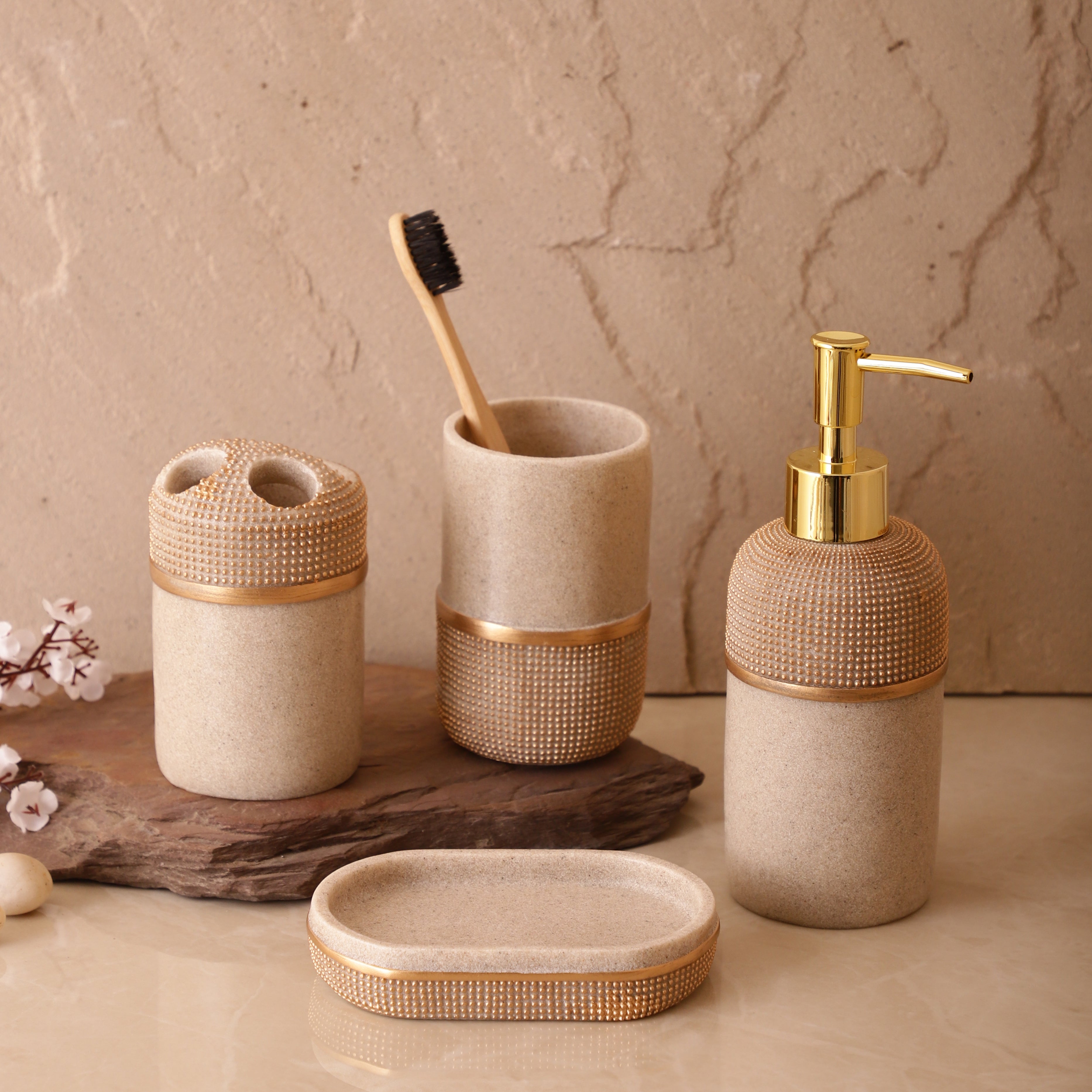 Pebbled Luxe 4 Piece Bath Set (Beige/Gold)