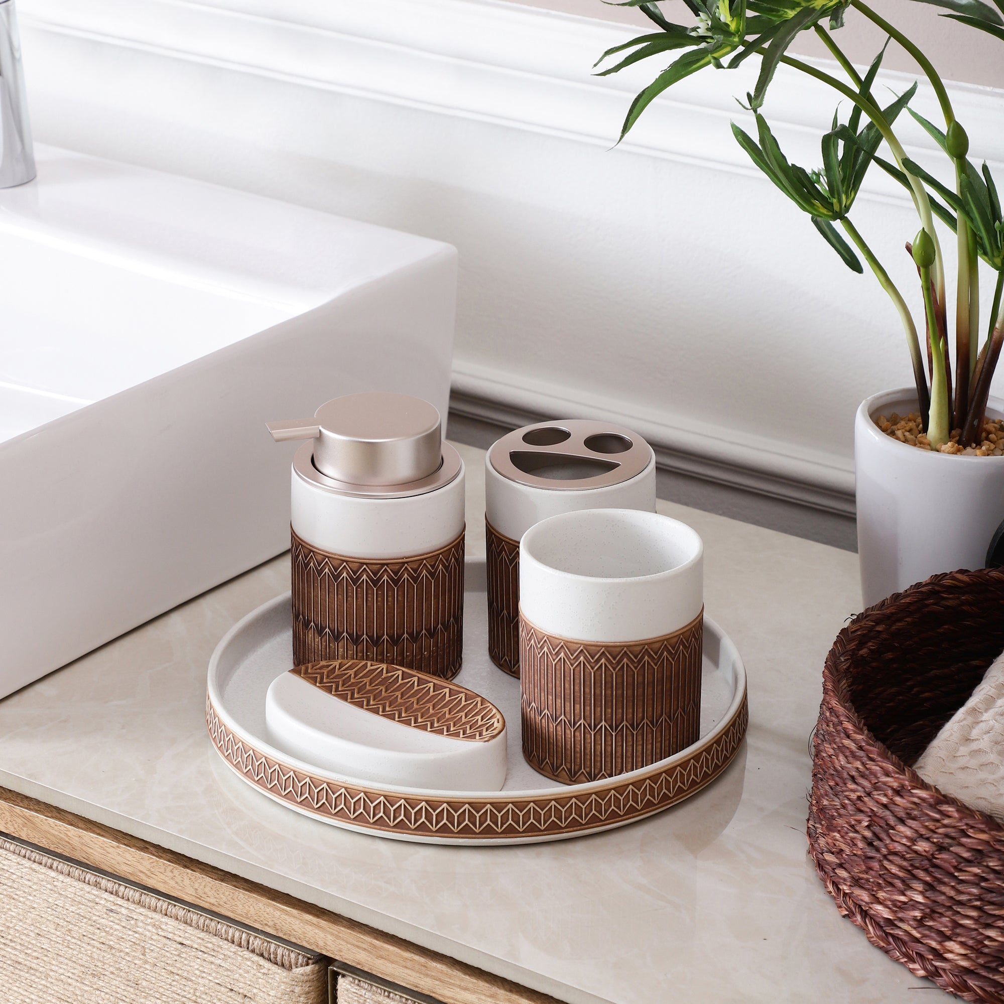 Aztec Pattern 5 Piece Bath Set (White)