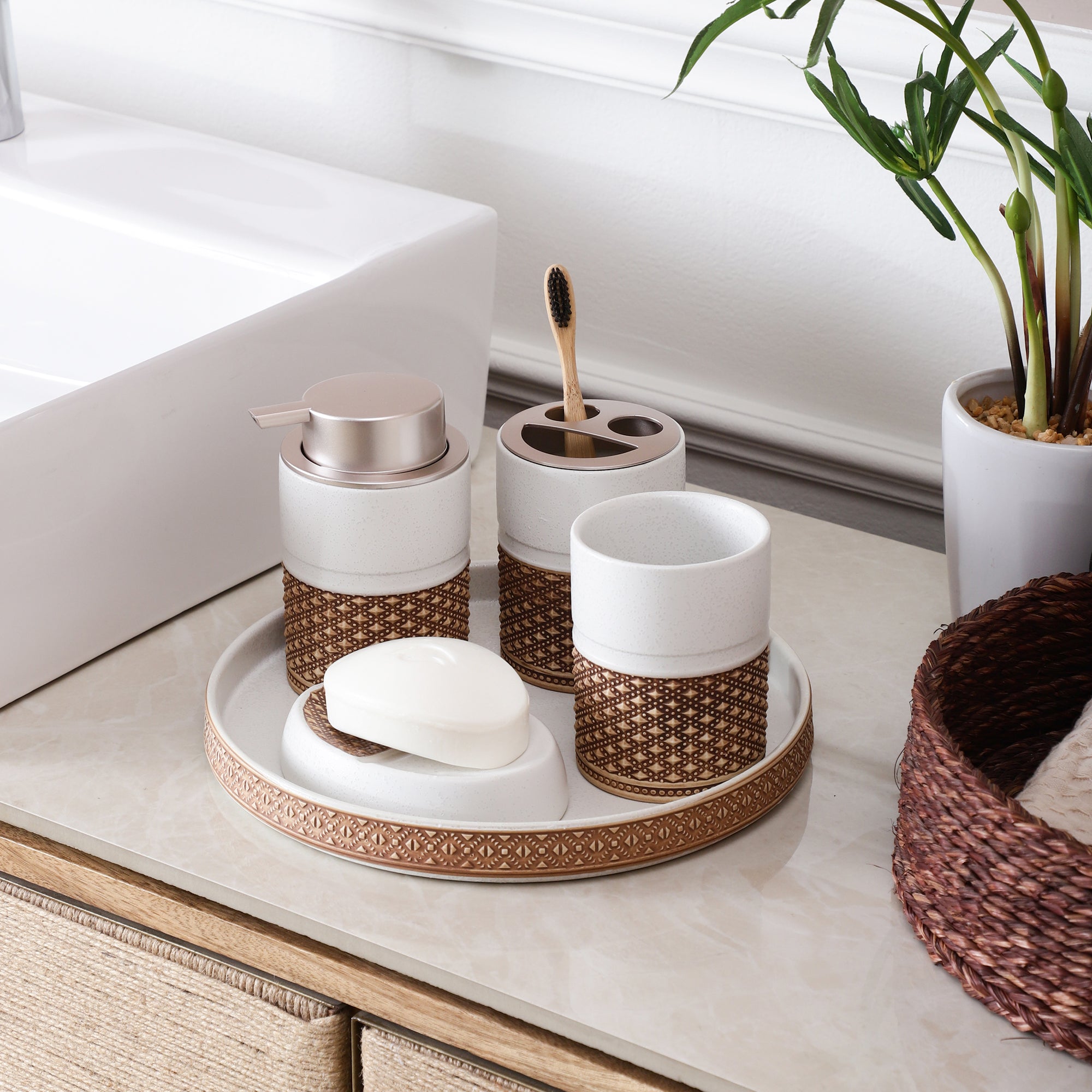 Meshed Pattern 5 Piece Bath Set (White)