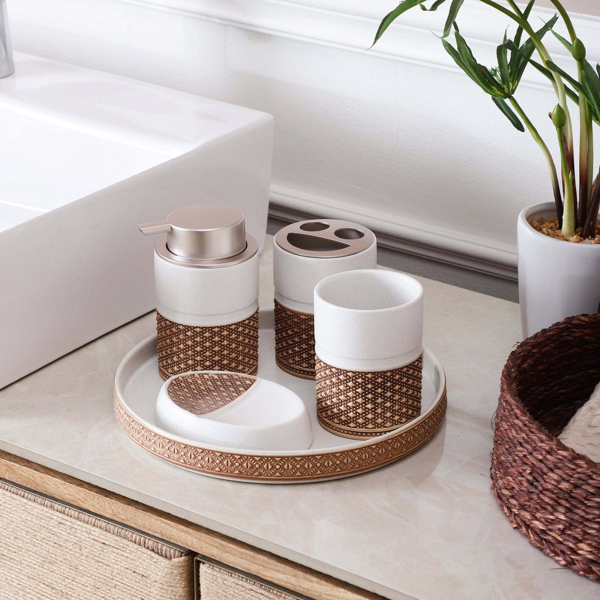 Meshed Pattern 5 Piece Bath Set (White)