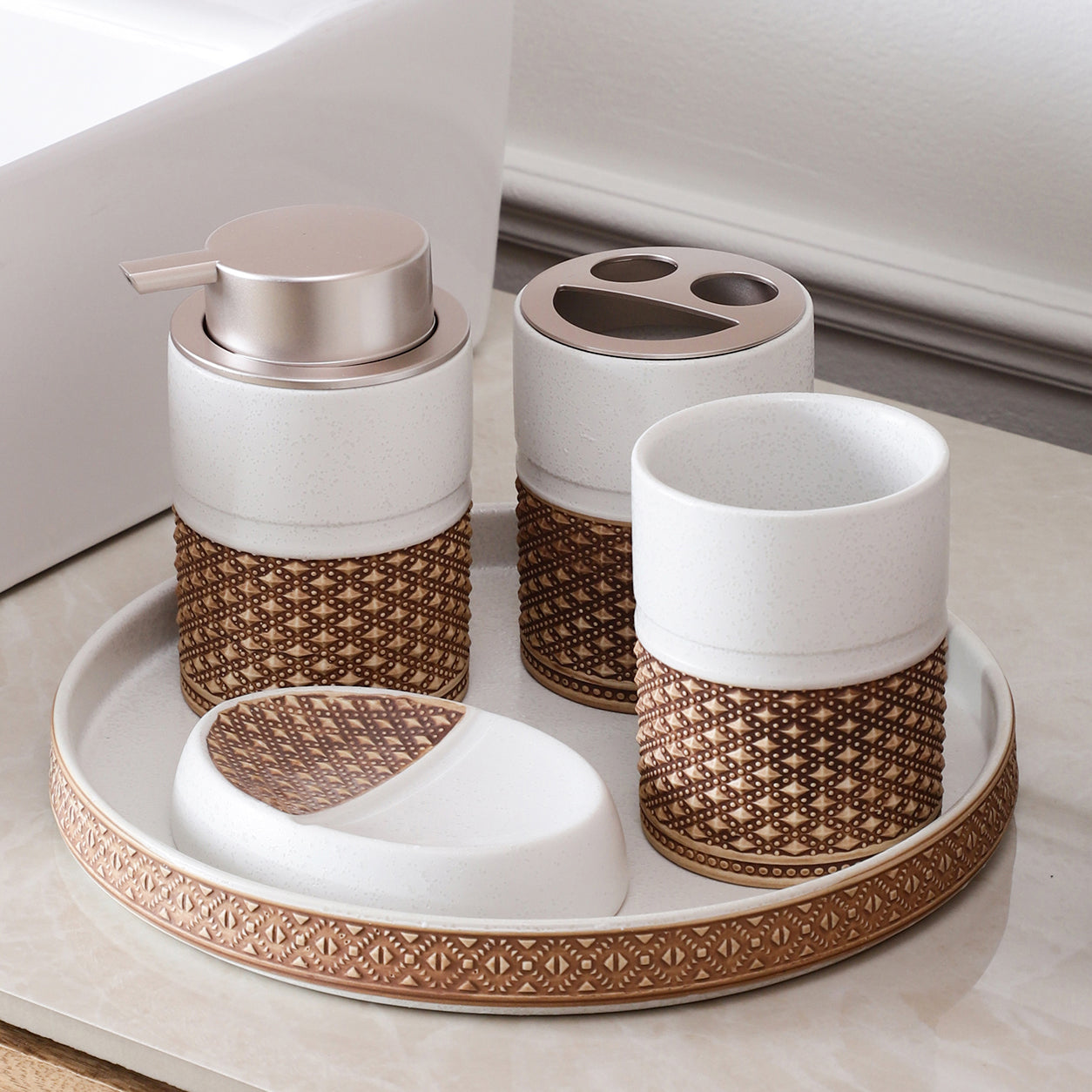Meshed Pattern 5 Piece Bath Set (White)