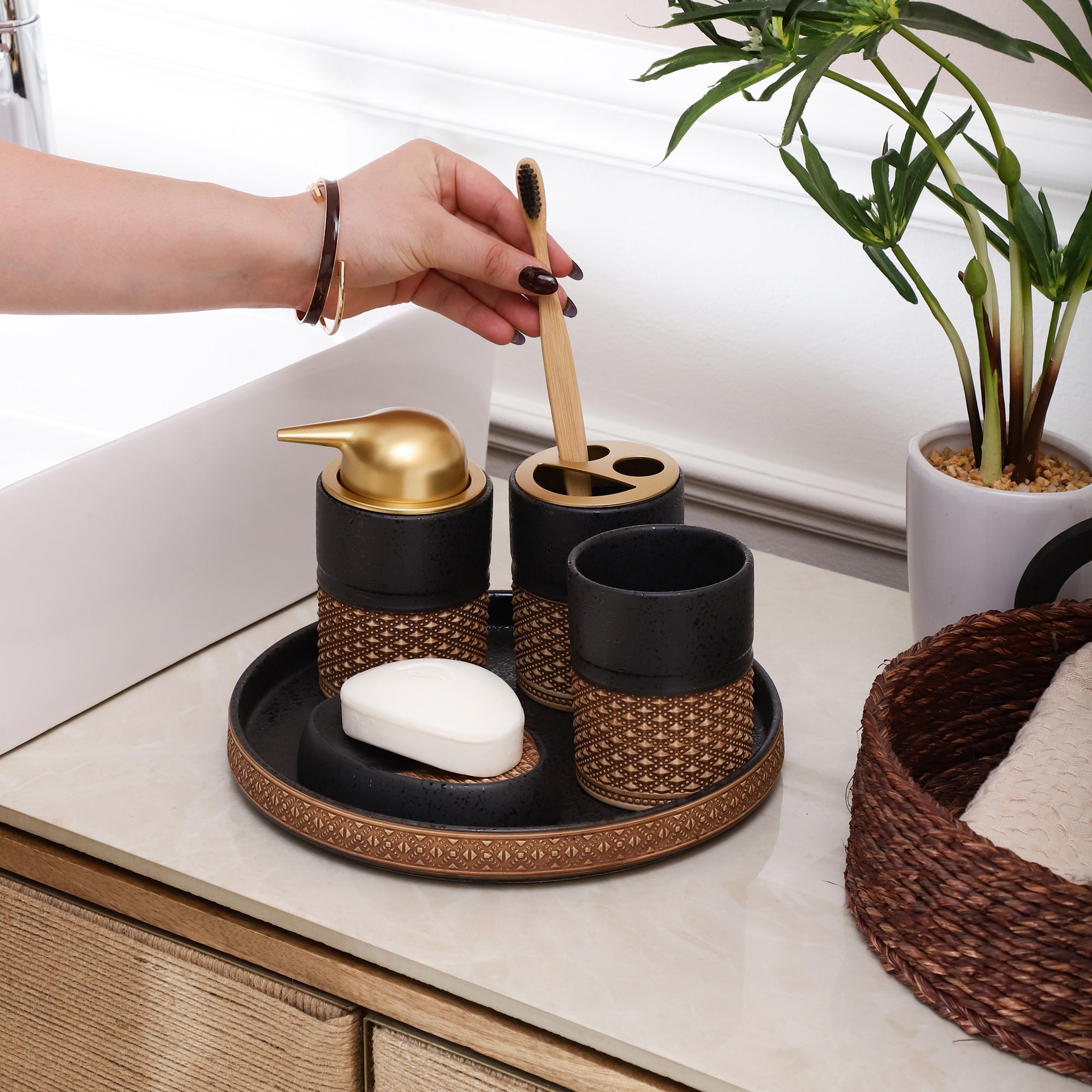 Meshed Pattern 5 Piece Bath Set (Black)