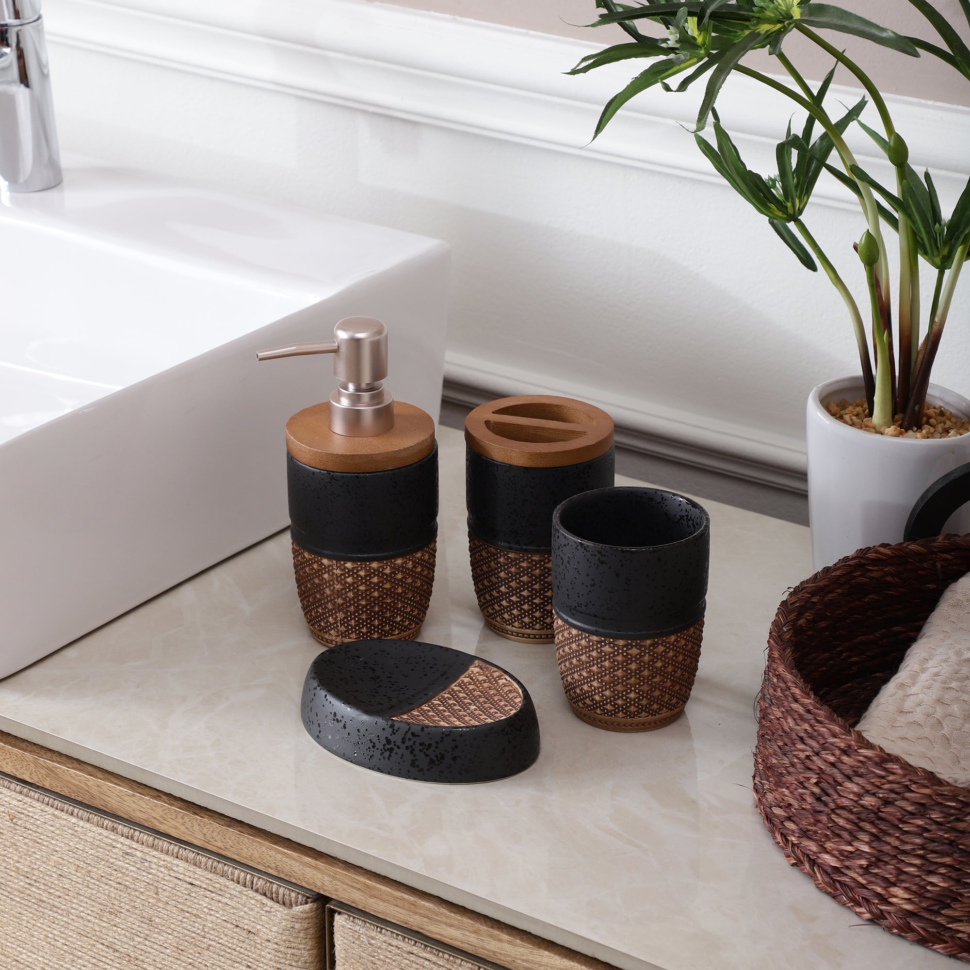 Long Meshed Pattern 4 Piece Bath Set (Black)