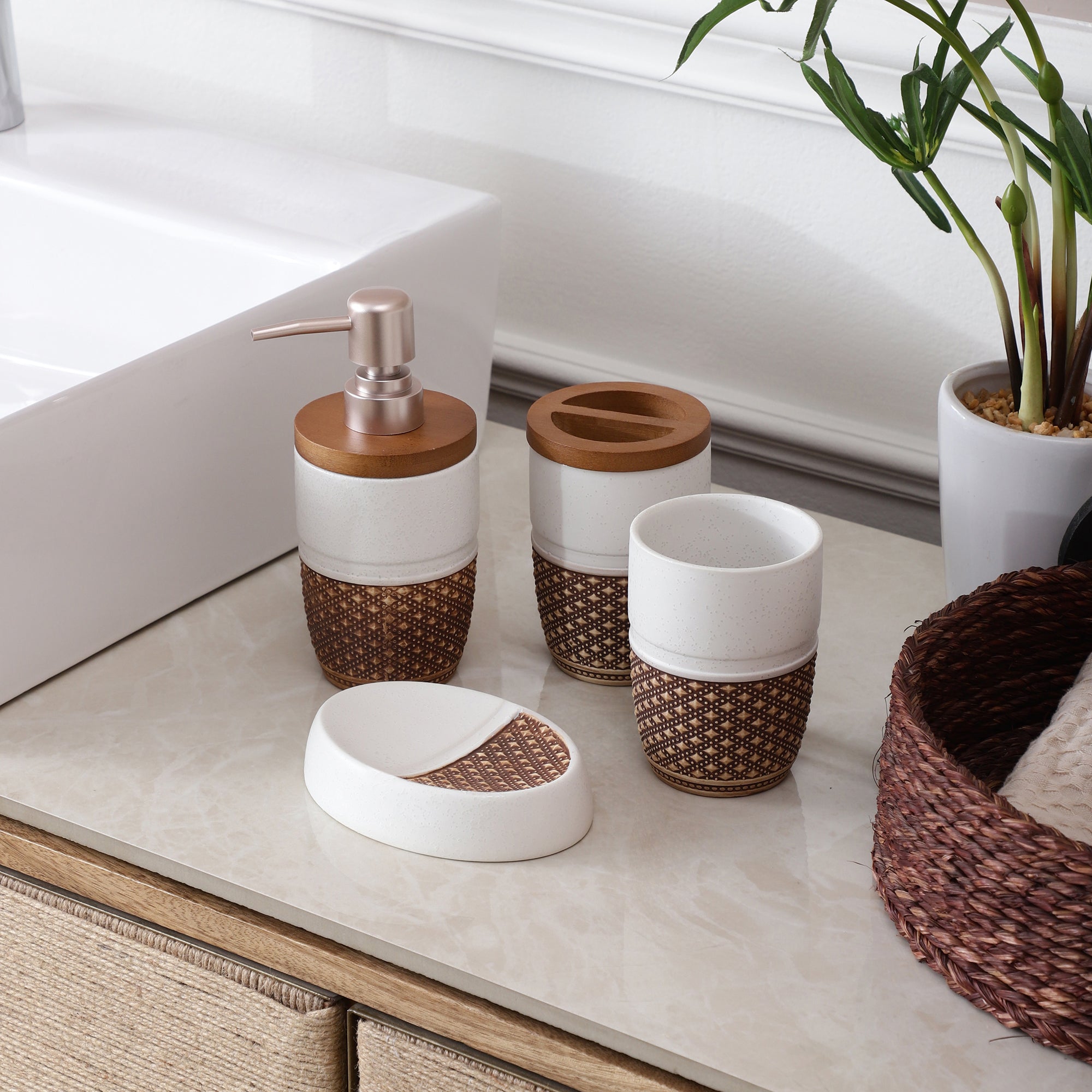 Long Meshed Pattern 4 Piece Bath Set (White)