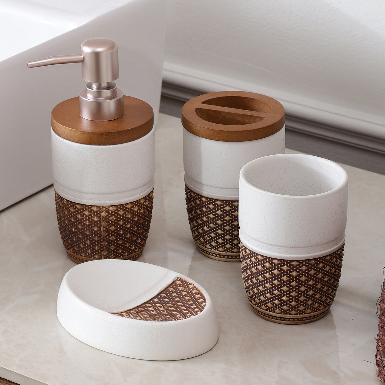 Long Meshed Pattern 4 Piece Bath Set (White)