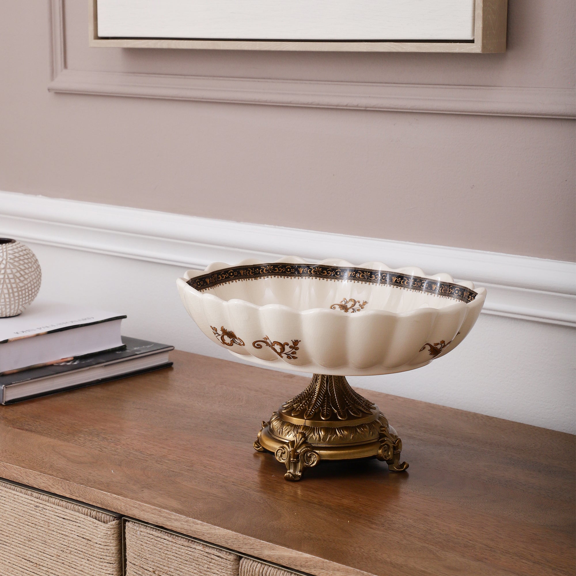 Grandiose Round Bowl With Gold Base (Large)