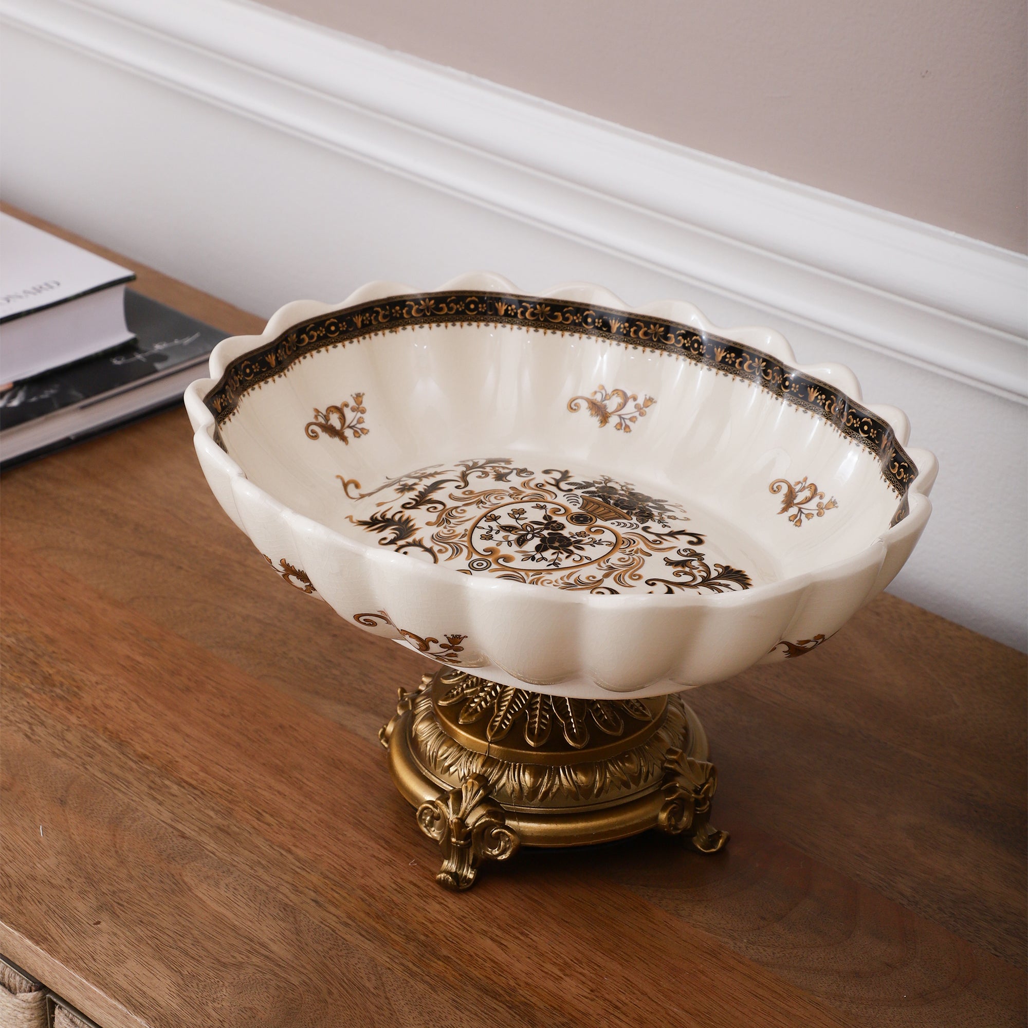 Grandiose Round Bowl With Gold Base (Large)