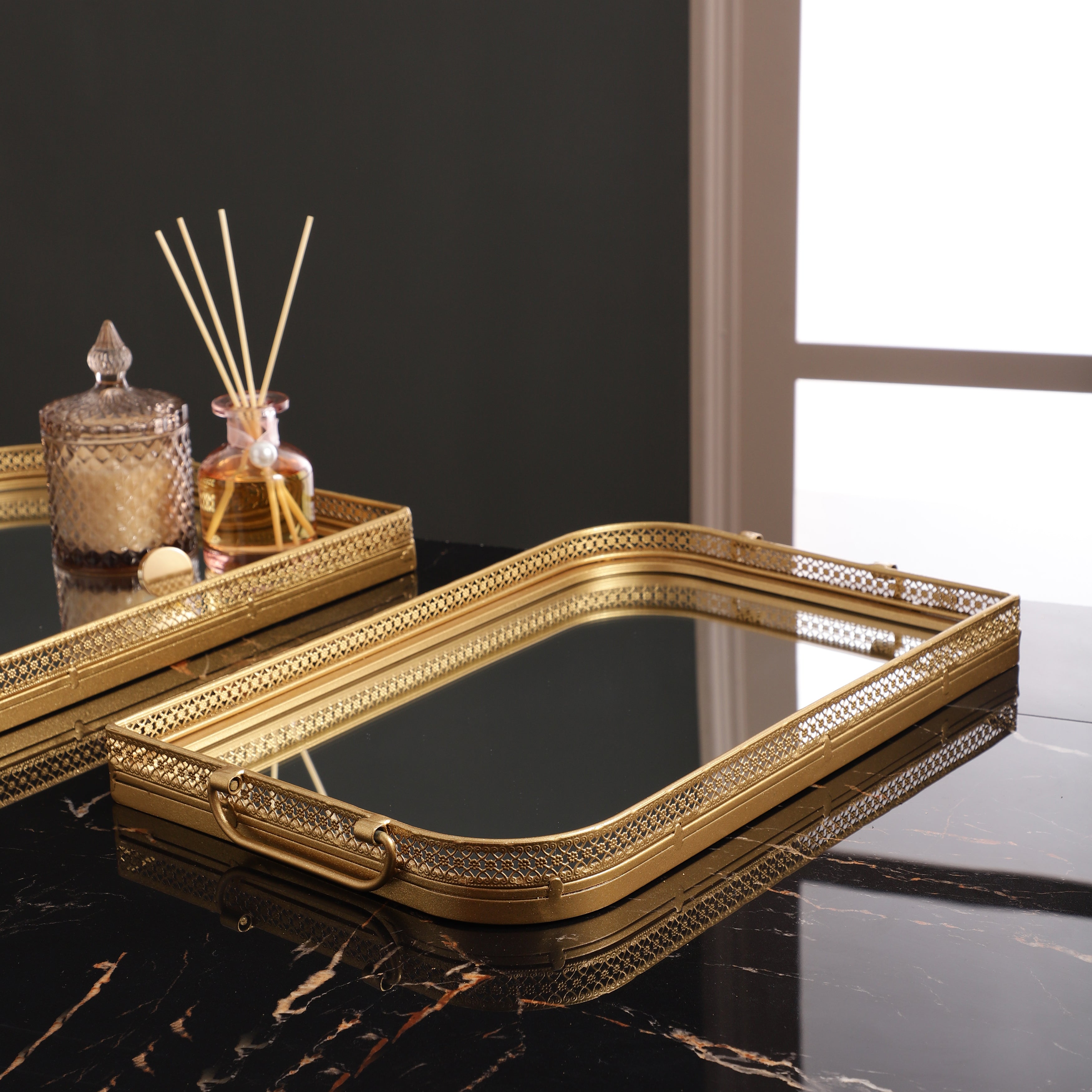 Meshed Leaf Shaped Mirror Tray (Single)