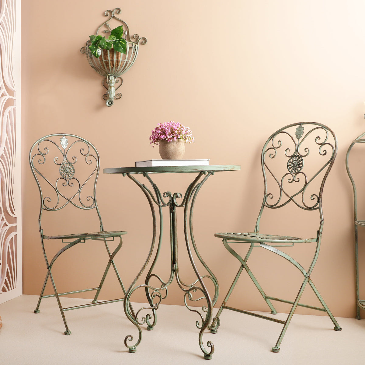 Outdoor Table & Chairs