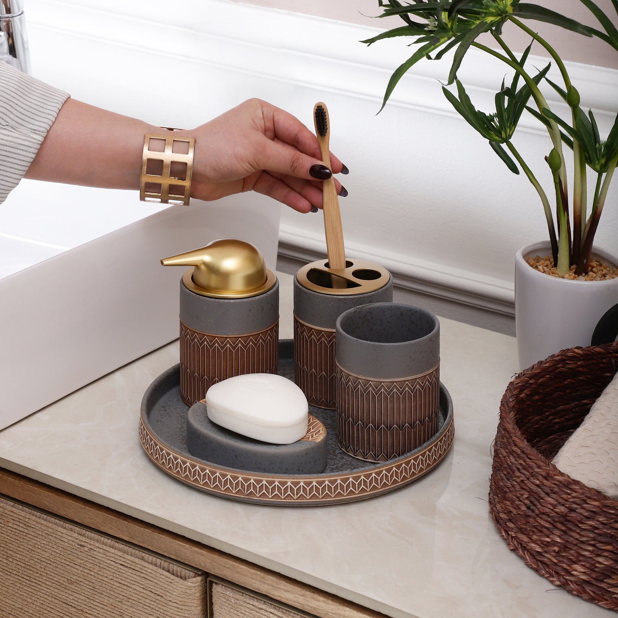 Aztec Pattern 4 Piece Bath Set (Grey)