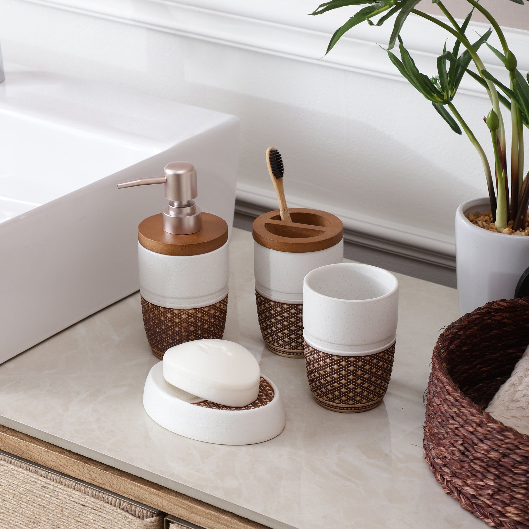 Long Meshed Pattern 4 Piece Bath Set (White)