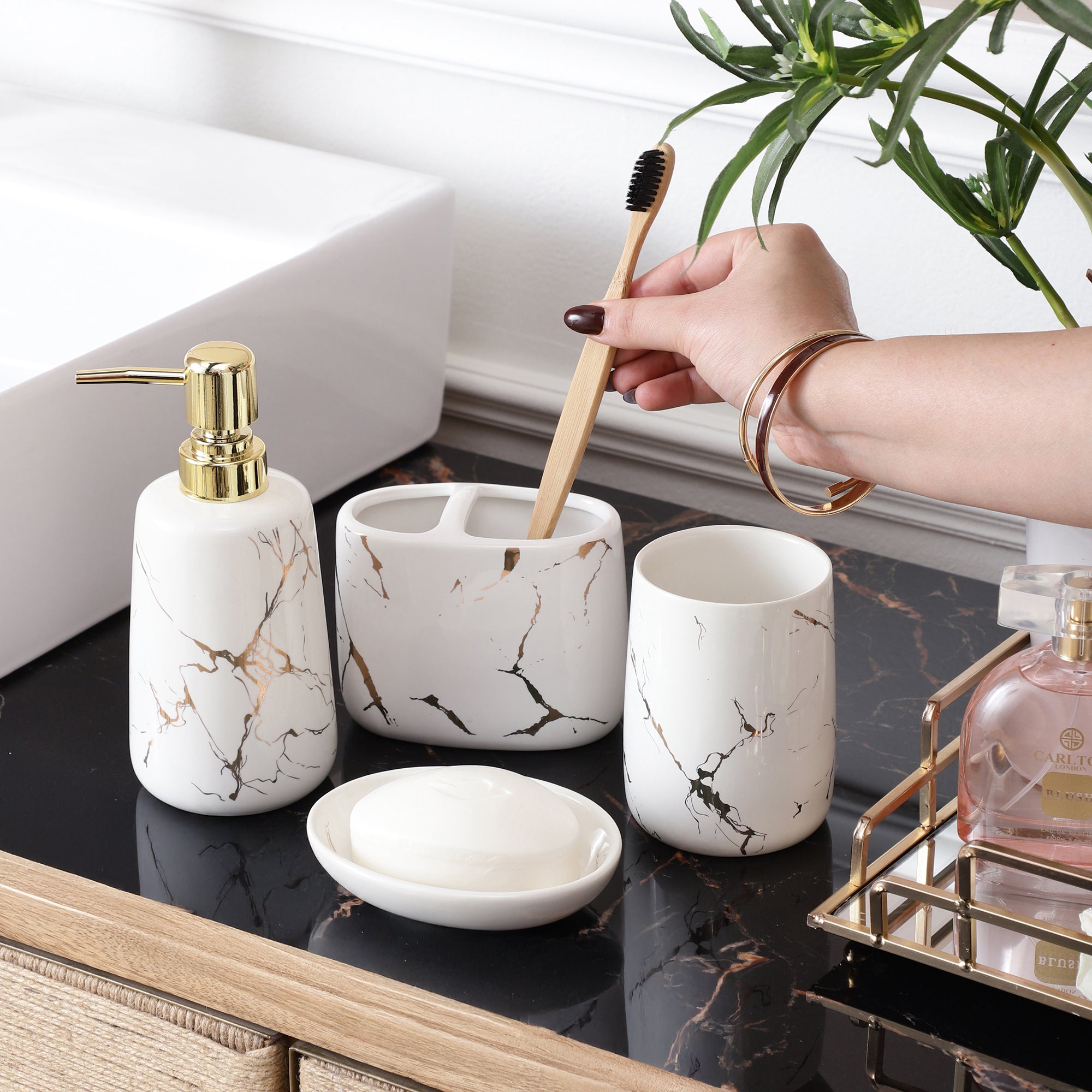 White-Gold Marble Pattern 4 Piece Bath Set