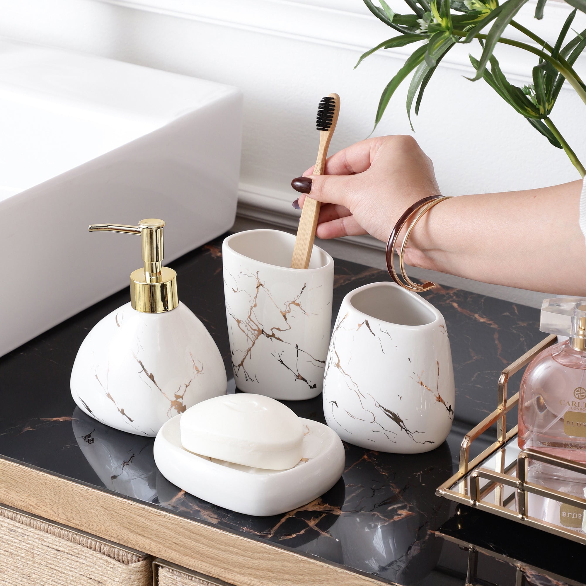 White-Gold Marble Pattern 4 piece Bath Set (Asymetrical)