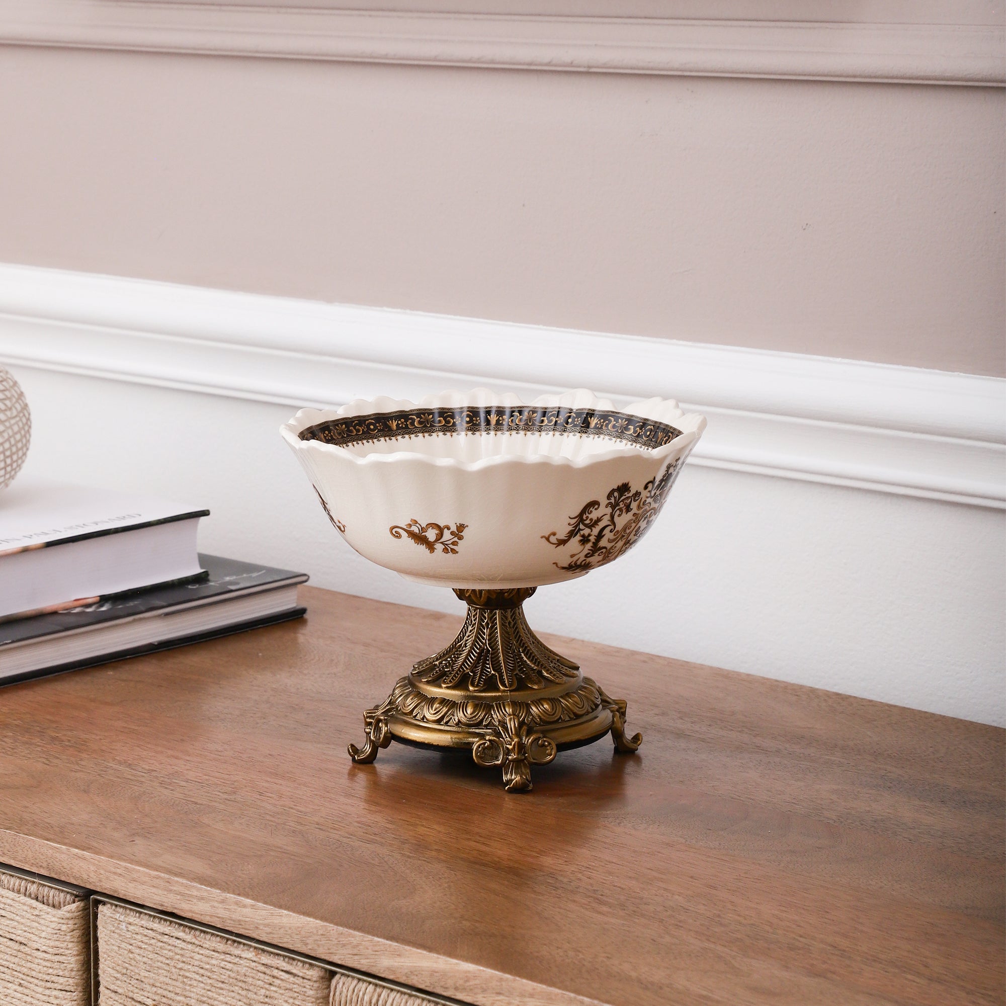 Grandiose Round Bowl With Gold Base