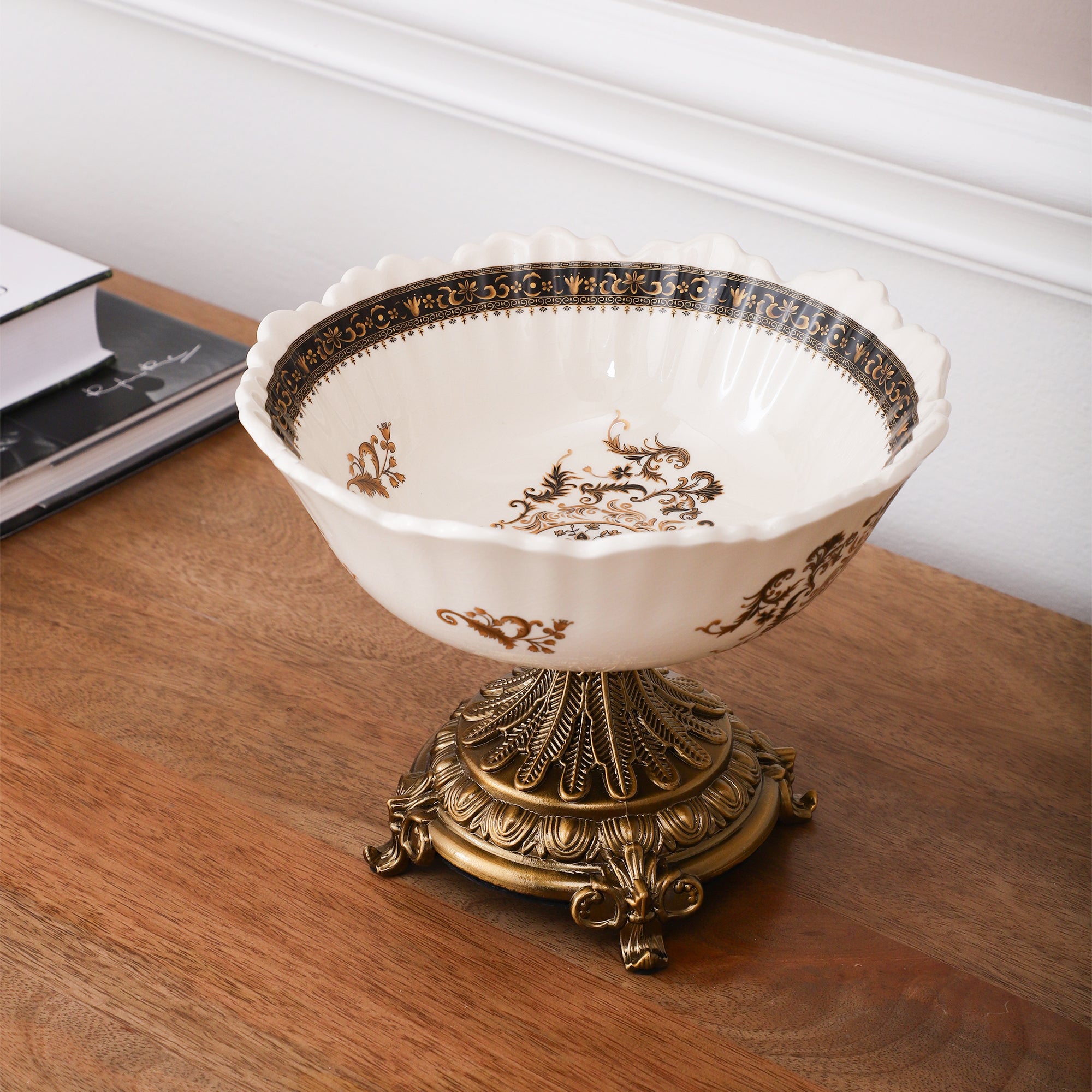 Grandiose Round Bowl With Gold Base