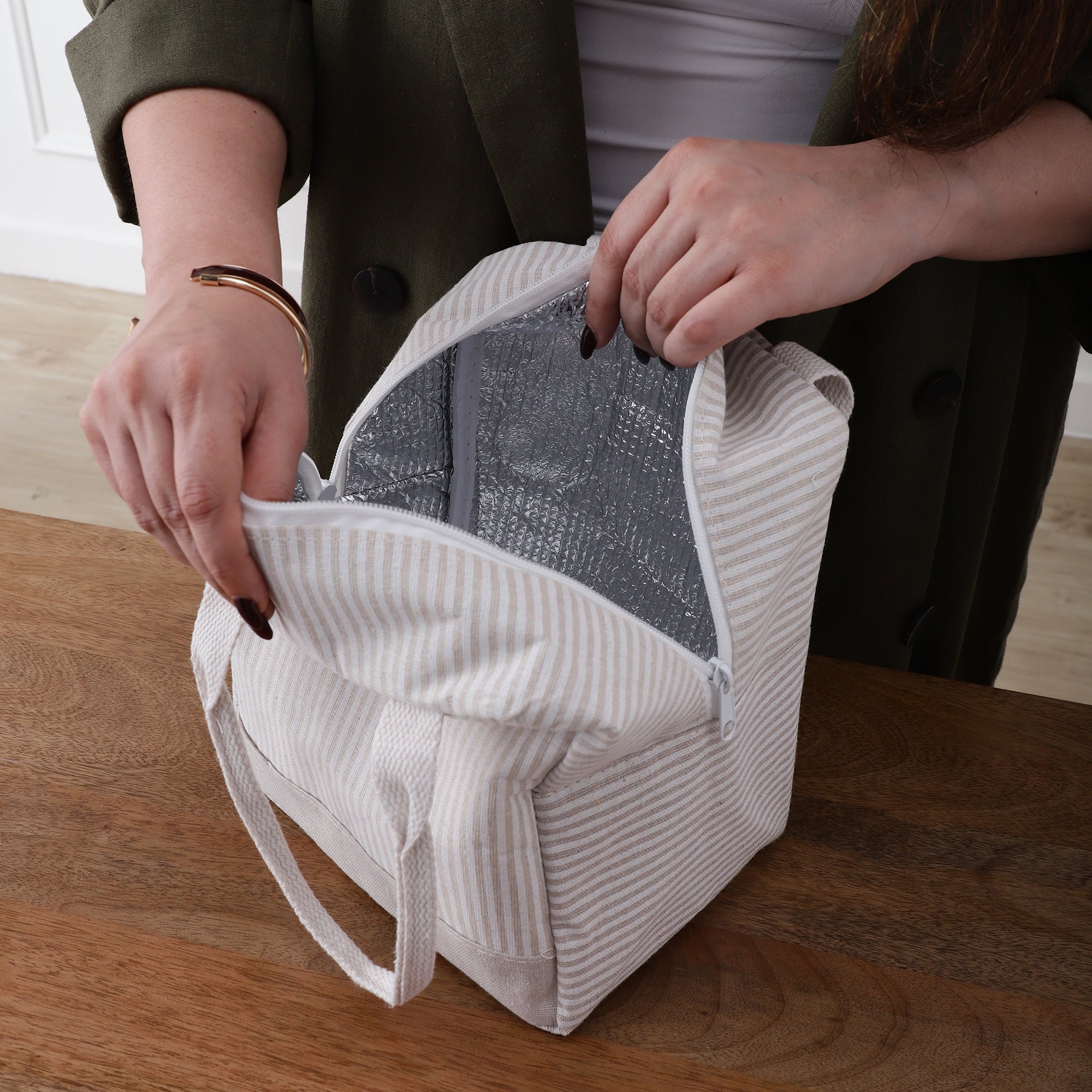 Modern Striped Insulated Lunch Bag (Beige)